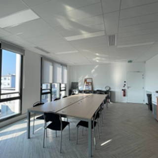 Bureau privé 10 m² 2 postes Coworking Rue Laure Diebold Lyon 69009 - photo 1
